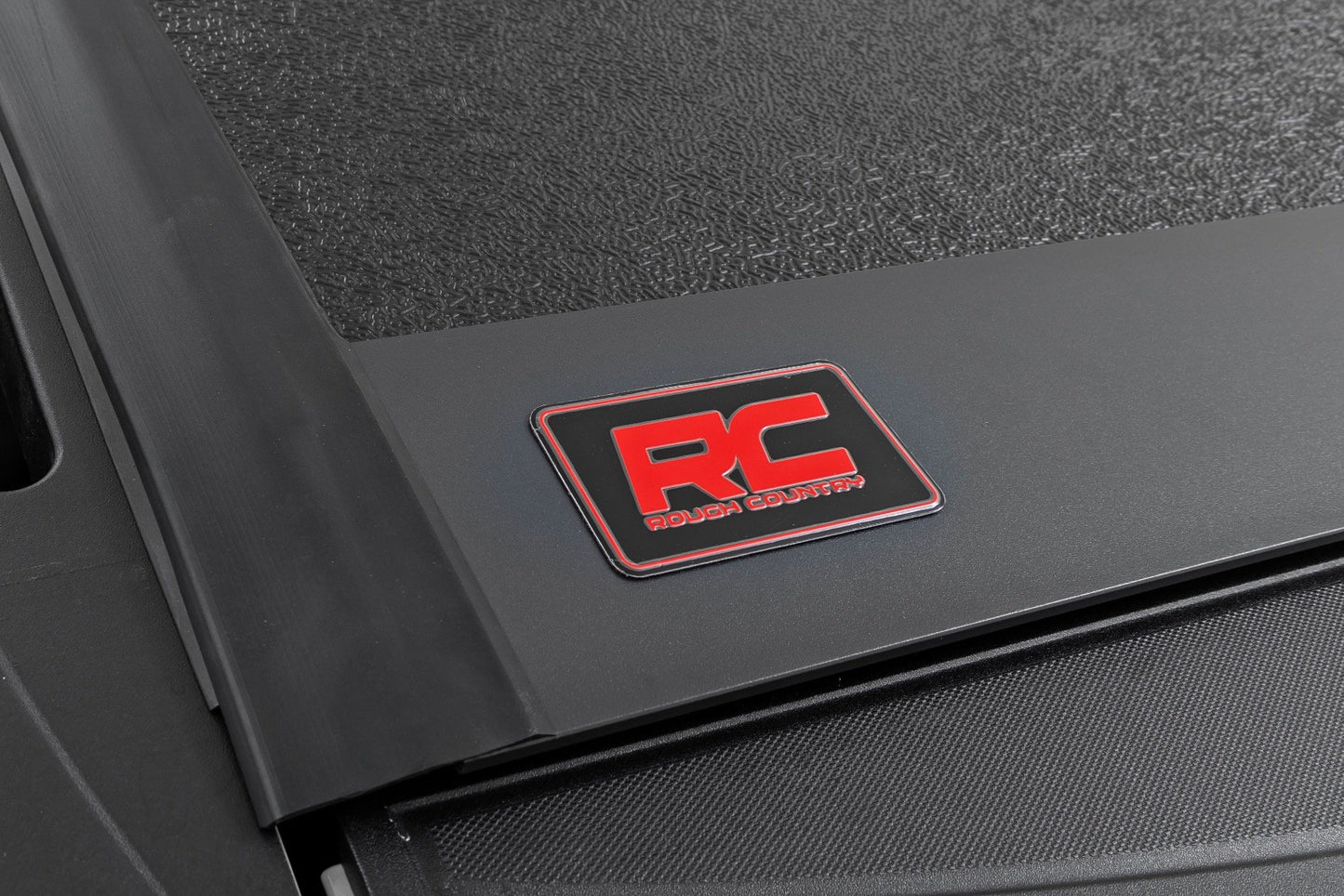 Hard Low Profile Bed Cover | 5'9" Bed | Chevrolet Silverado/GMC Sierra 1500 | 2019-2022 | Rough Country | 47120580B