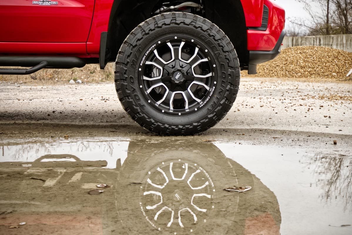 Rough Country 93 Series Wheel | One-Piece | Machined Black | 20x10 | 6x5.5/6x135 | -18mm | 2002-2006 | 93201012