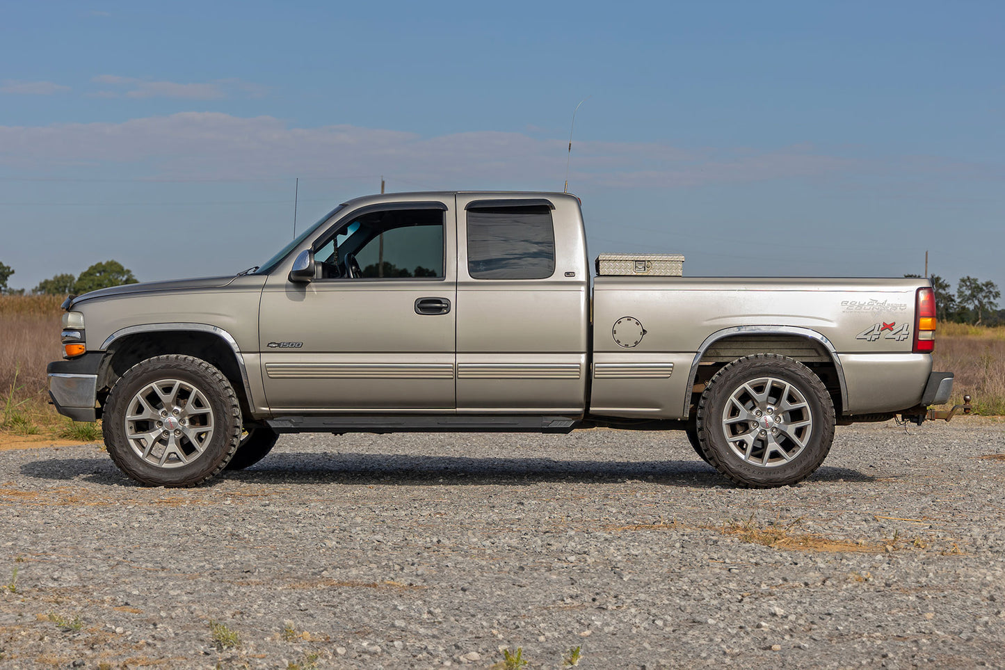 HD2 Running Boards | Ext Cab | Chevy/GMC 1500/2500HD | 1996-2006 | Rough Country | SRB990677A