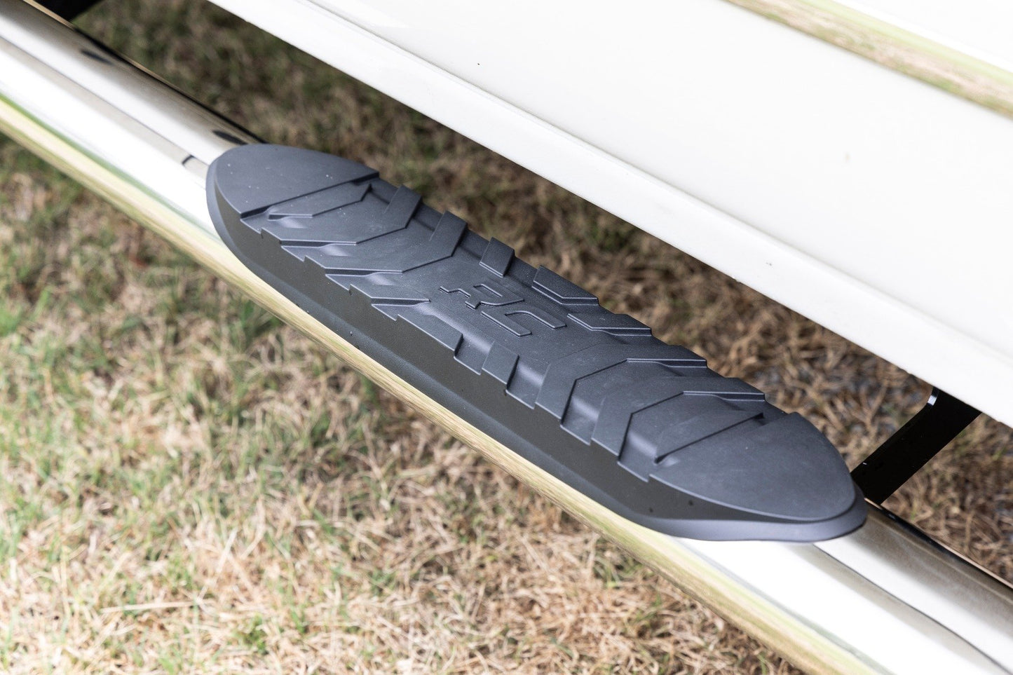 Oval Nerf Step | Chevy/GMC 1500/2500HD/3500HD [Crew | Def Tank | 2007-2019 | Rough Country | 21001S