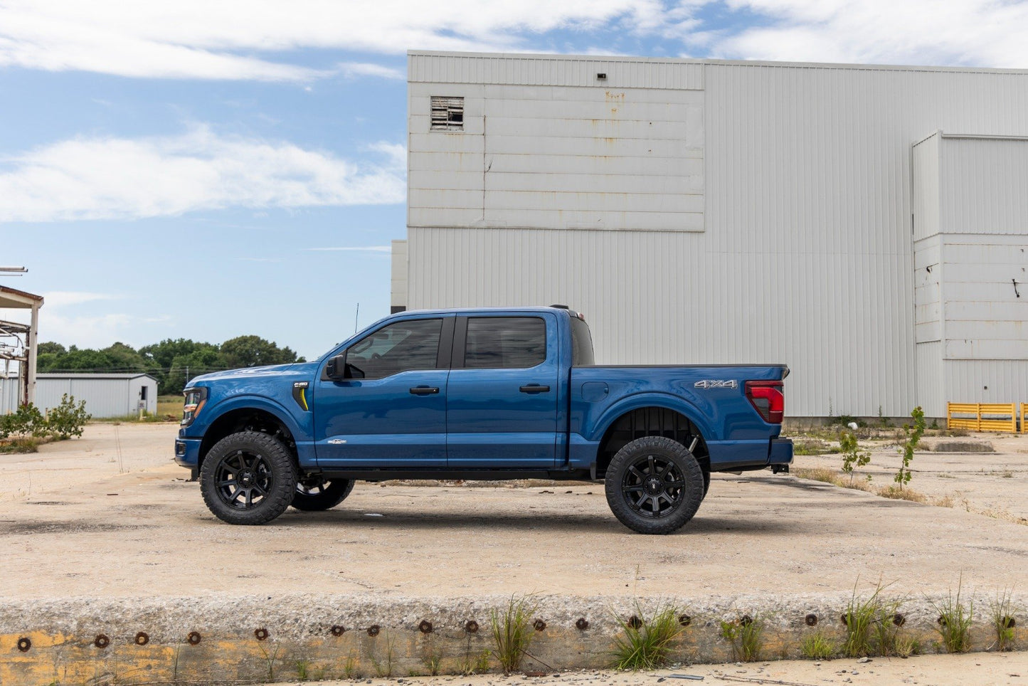 3 Inch Lift Kit | Forged UCA | N3 Struts | Ford F-150 4WD | 2021-2022 | Rough Country | 41431