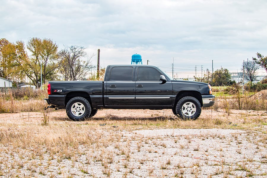 1.5-2 Inch Lift Kit | N3 Shocks | Chevrolet Silverado/GMC Sierra 1500 | 1999-2006 | Rough Country | 28330