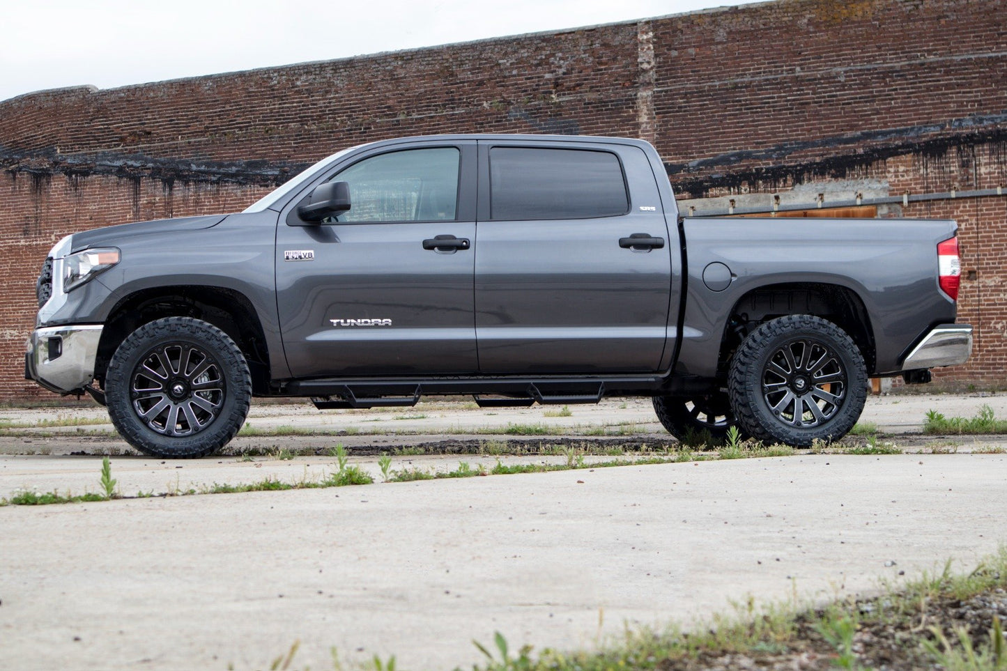 M1 Loaded Strut Pair | Monotube | 3.5in | Toyota Tundra 4WD | 2007-2021 | Rough Country | 502081