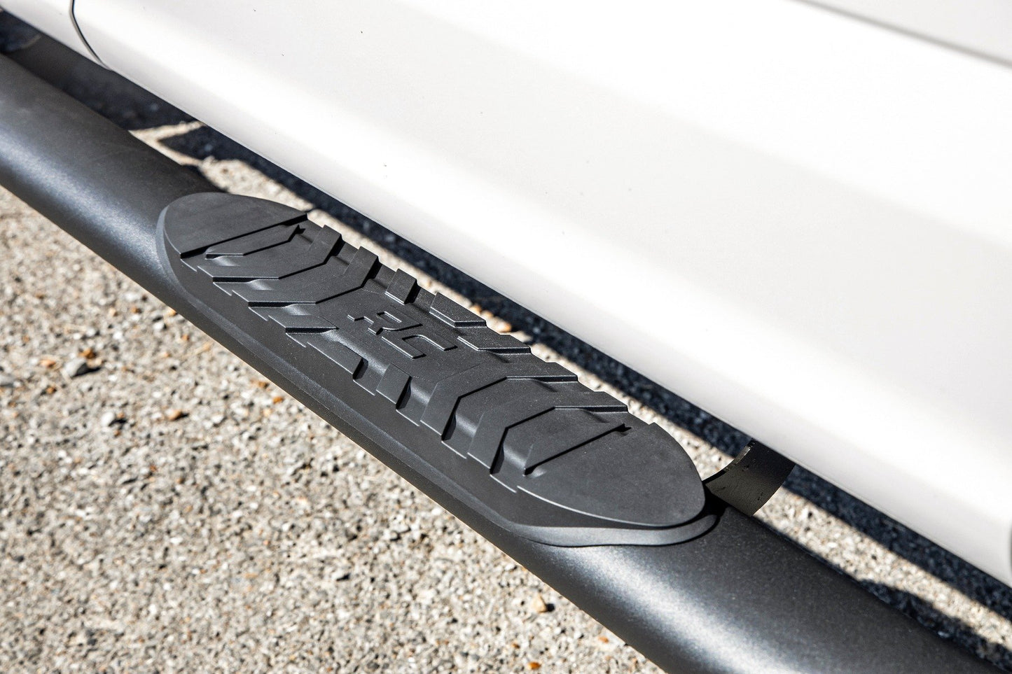 Oval Nerf Step | Crew Cab | Black | Ford F-150 2WD/4WD | 2015-2021 | Rough Country | 21005