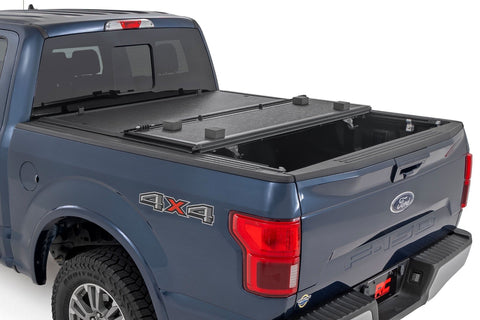 Hard Low Profile Bed Cover | 5'7" Bed | Ford F-150 2WD/4WD | 2015-2020 | Rough Country | 47220550B