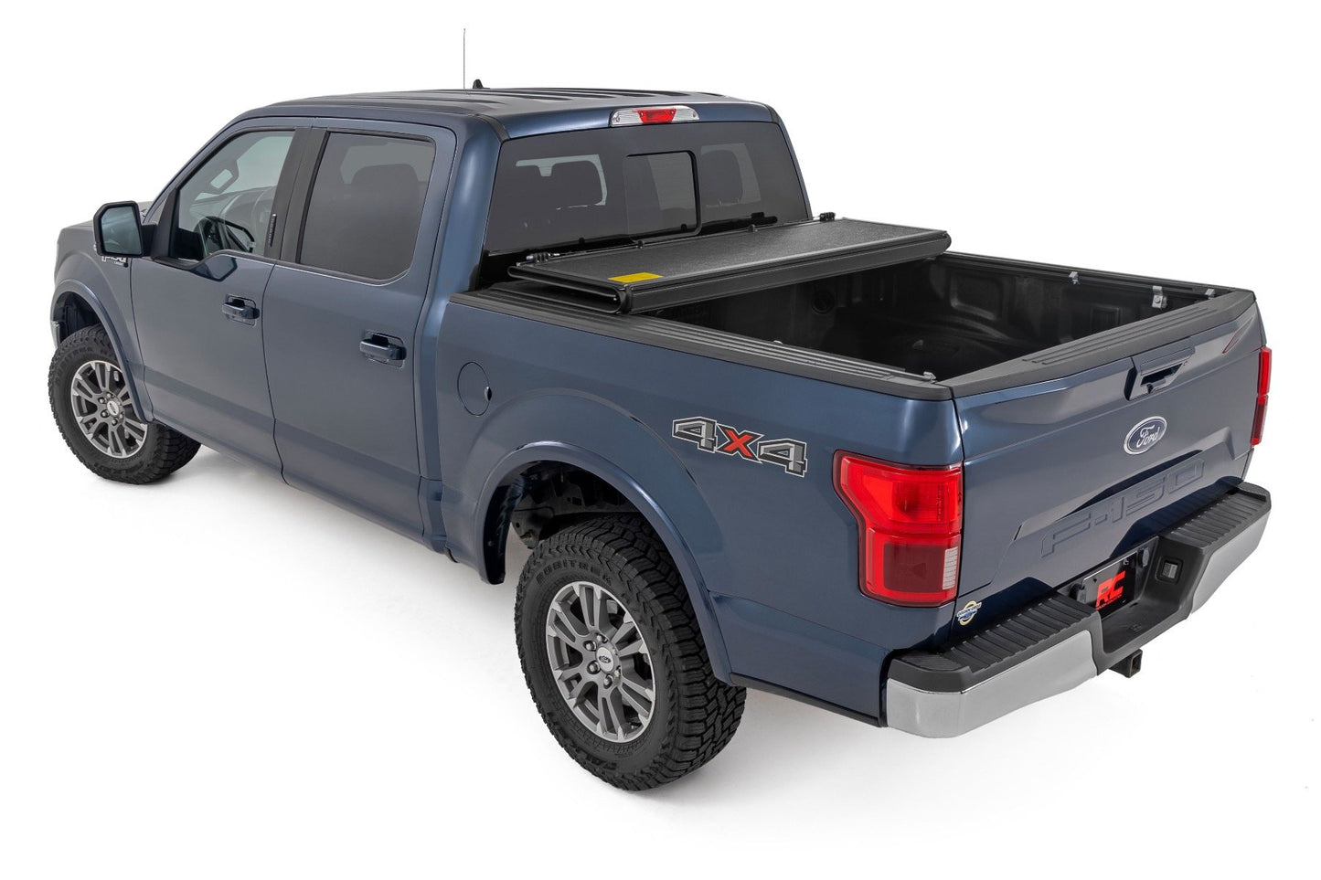 Hard Low Profile Bed Cover | 5'7" Bed | Ford F-150 2WD/4WD | 2015-2020 | Rough Country | 47220550B