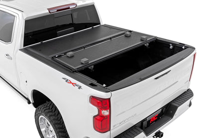 Hard Low Profile Bed Cover | 5'9" Bed | Chevrolet Silverado/GMC Sierra 1500 | 2019-2022 | Rough Country | 47120580B