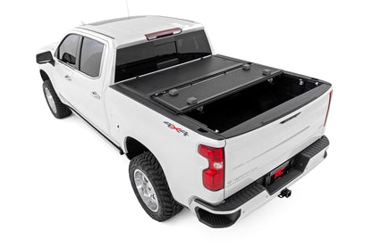 Hard Low Profile Bed Cover | 6'6" Bed | Chevrolet Silverado/GMC Sierra 1500 | 2019-2022 | Rough Country | 47120650B