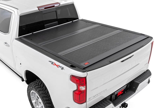 Hard Low Profile Bed Cover | 5'9" Bed | Chevrolet Silverado/GMC Sierra 1500 | 2019-2022 | Rough Country | 47120580B