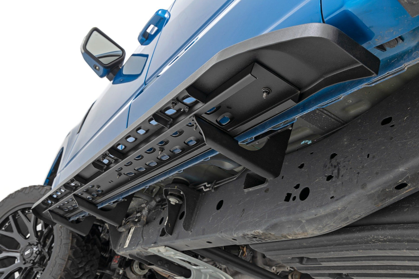 Raptor Style Running Board | Crew Cab | Black | Ford F-150 /F-150 Lightning | 2015-2022 | Rough Country | 44005