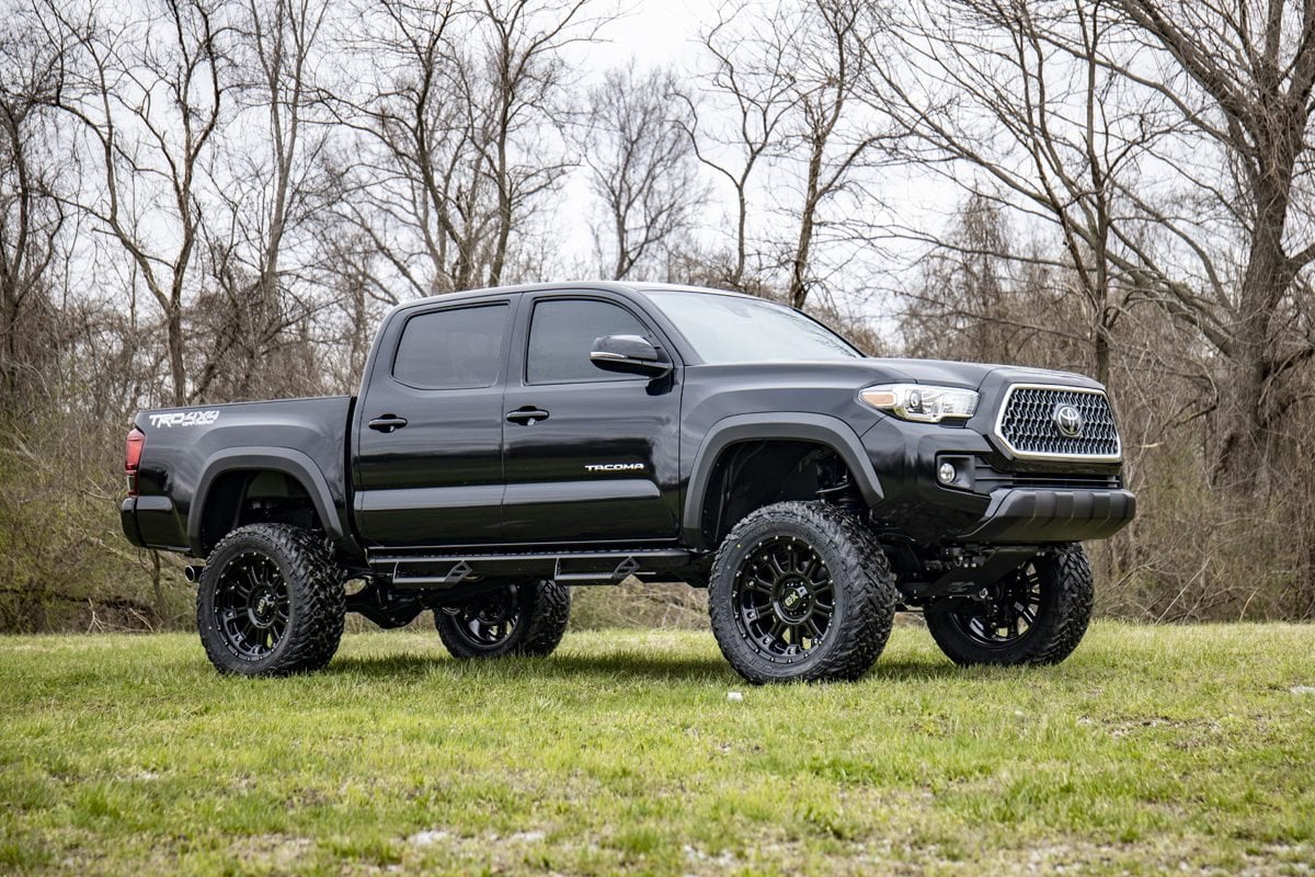 6 Inch Lift Kit | Toyota Tacoma 2WD/4WD | 2016-2022 | Rough Country | 75820