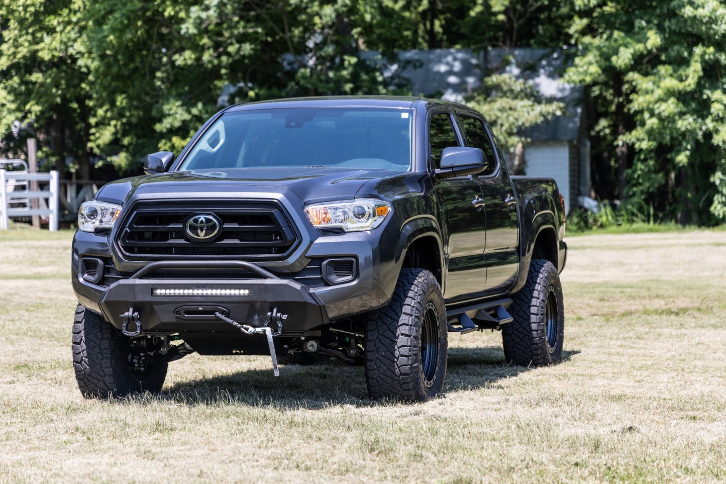 Front Bumper | Hybrid | 9500-Lb Pro Series Winch | Synthetic Rope | Toyota Tacoma | 2016-2022 | Rough Country | 10714