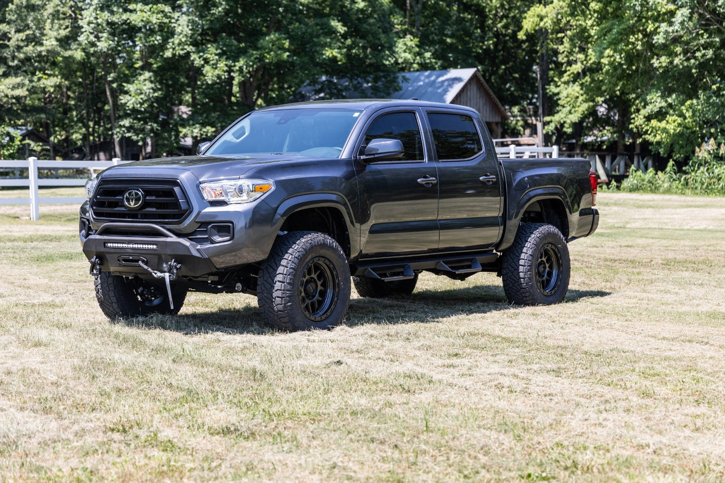 Front Bumper | Hybrid | 9500-Lb Pro Series Winch | Synthetic Rope | Toyota Tacoma | 2016-2022 | Rough Country | 10714
