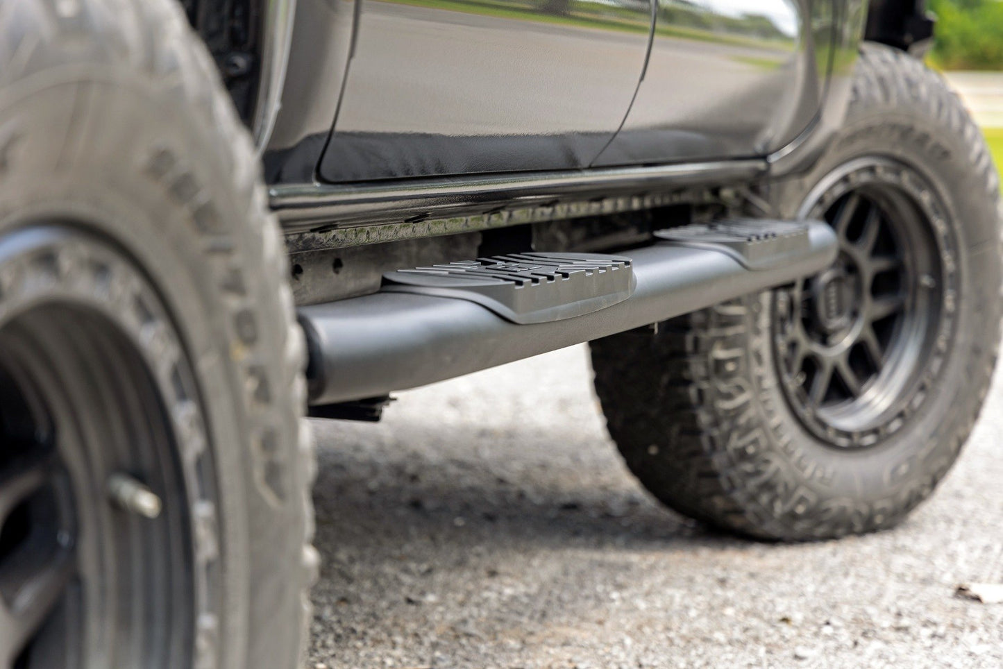 Oval Nerf Step | Double Cab | Black | Toyota Tacoma 2WD/4WD | 2005-2022 | Rough Country | 21008
