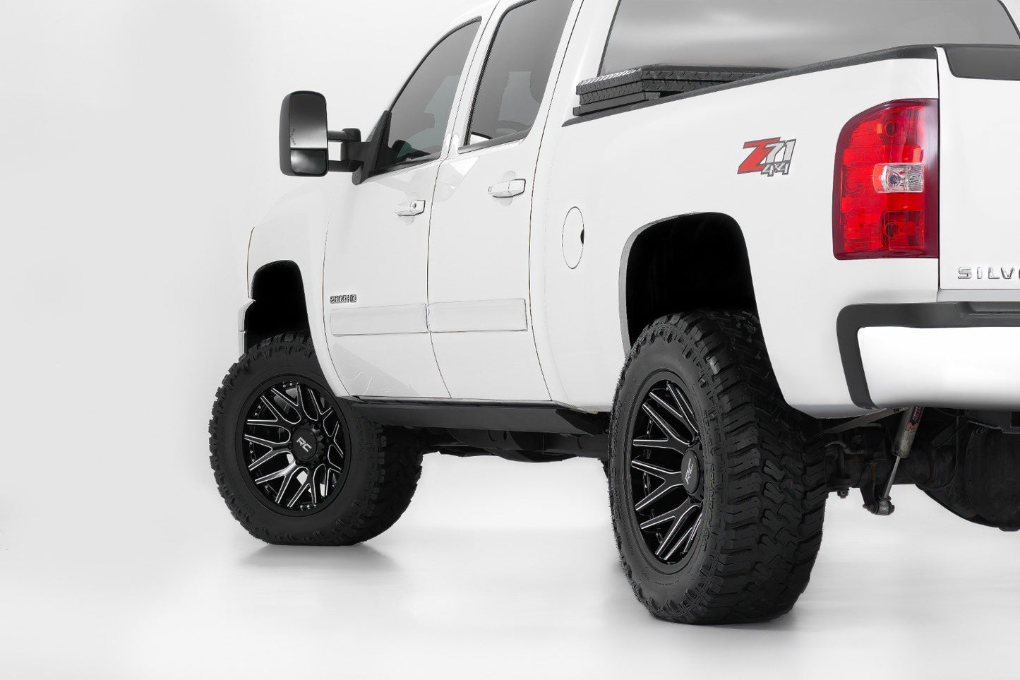 Rough Country 95 Series Wheel | One-Piece | Gloss Black Machined | 20x10 | 8x180 | -19mm | 2011-2019 |  95201006M