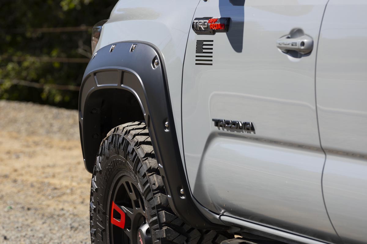 Defender Pocket Fender Flare | Toyota Tacoma 2WD/4WD | 2016-2022 | Rough Country | A-T11621