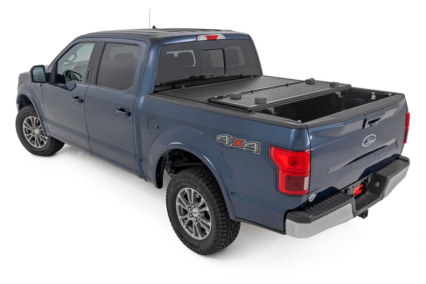 Hard Low Profile Bed Cover | 5'7" Bed | Ford F-150 /F-150 Lightning -2022 | 2021-2022 | Rough Country | 47221550B