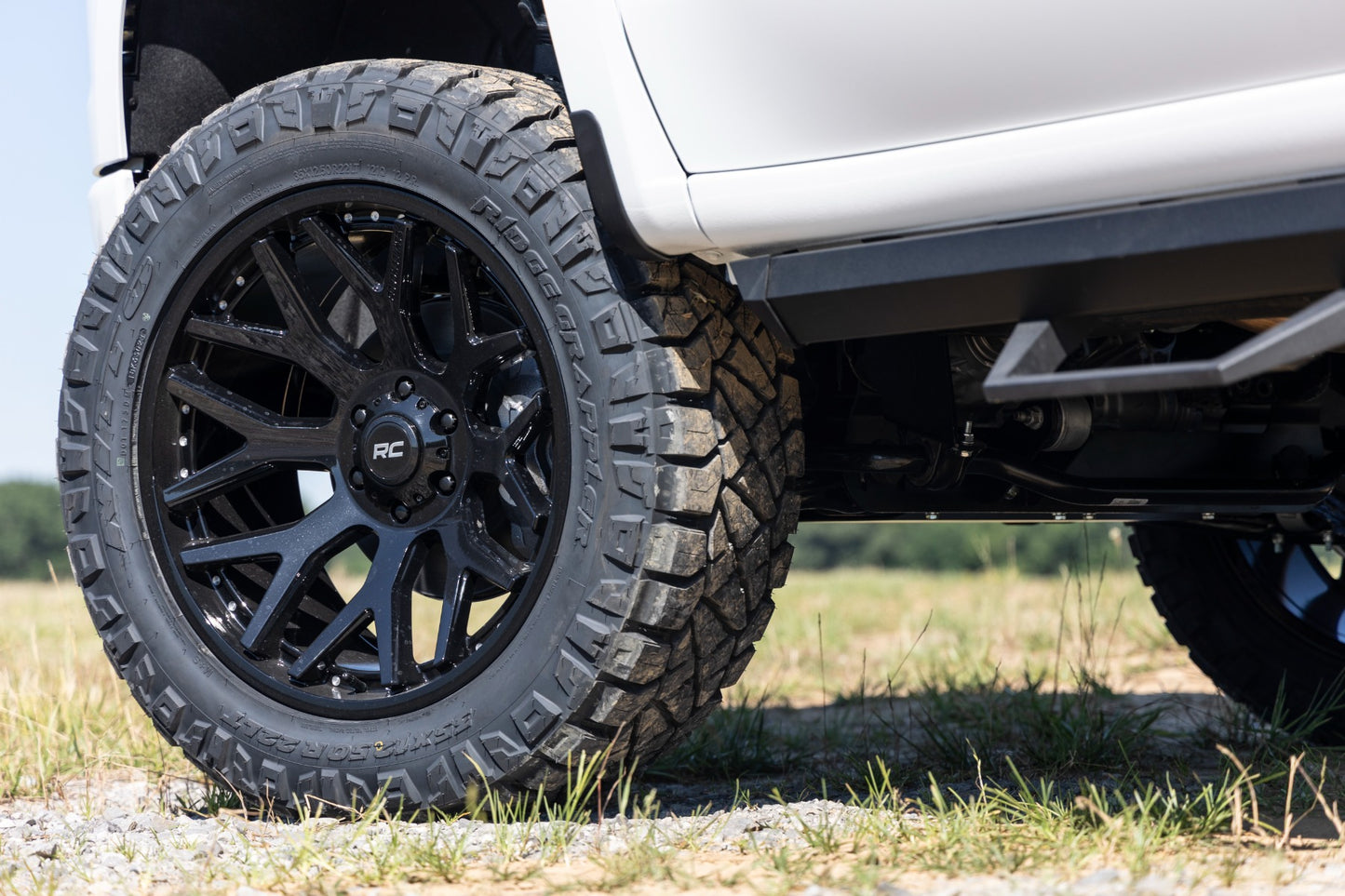 Rough Country 95 Series Wheel | One-Piece | Gloss Black | 22x10 | 6x5.5 | -25mm | 2002-2006 |  95221012