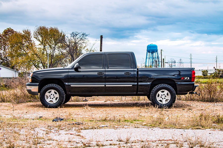 1.5-2 Inch Lift Kit | V2 | Chevrolet Silverado/GMC Sierra 1500 | 1999-2006 | Rough Country | 28370