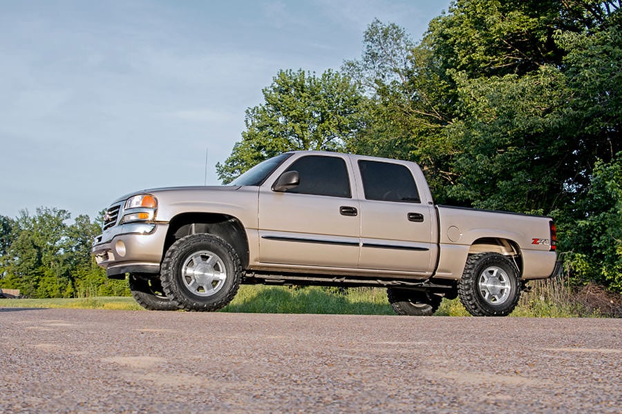 1.5-2 Inch Lift Kit | N3 Shocks | Chevrolet Silverado/GMC Sierra 1500 | 1999-2006 | Rough Country | 28330