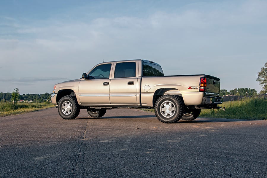 1.5-2 Inch Lift Kit | V2 | Chevrolet Silverado/GMC Sierra 1500 | 1999-2006 | Rough Country | 28370