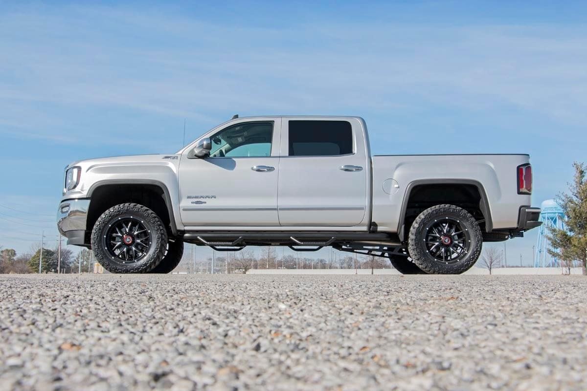 3.5 Inch Lift Kit | w/ Knuckles & N2 Struts | GMC Sierra/ Chevrolet Silverado 1500 4WD | 2014-2018 | Rough Country | 12132