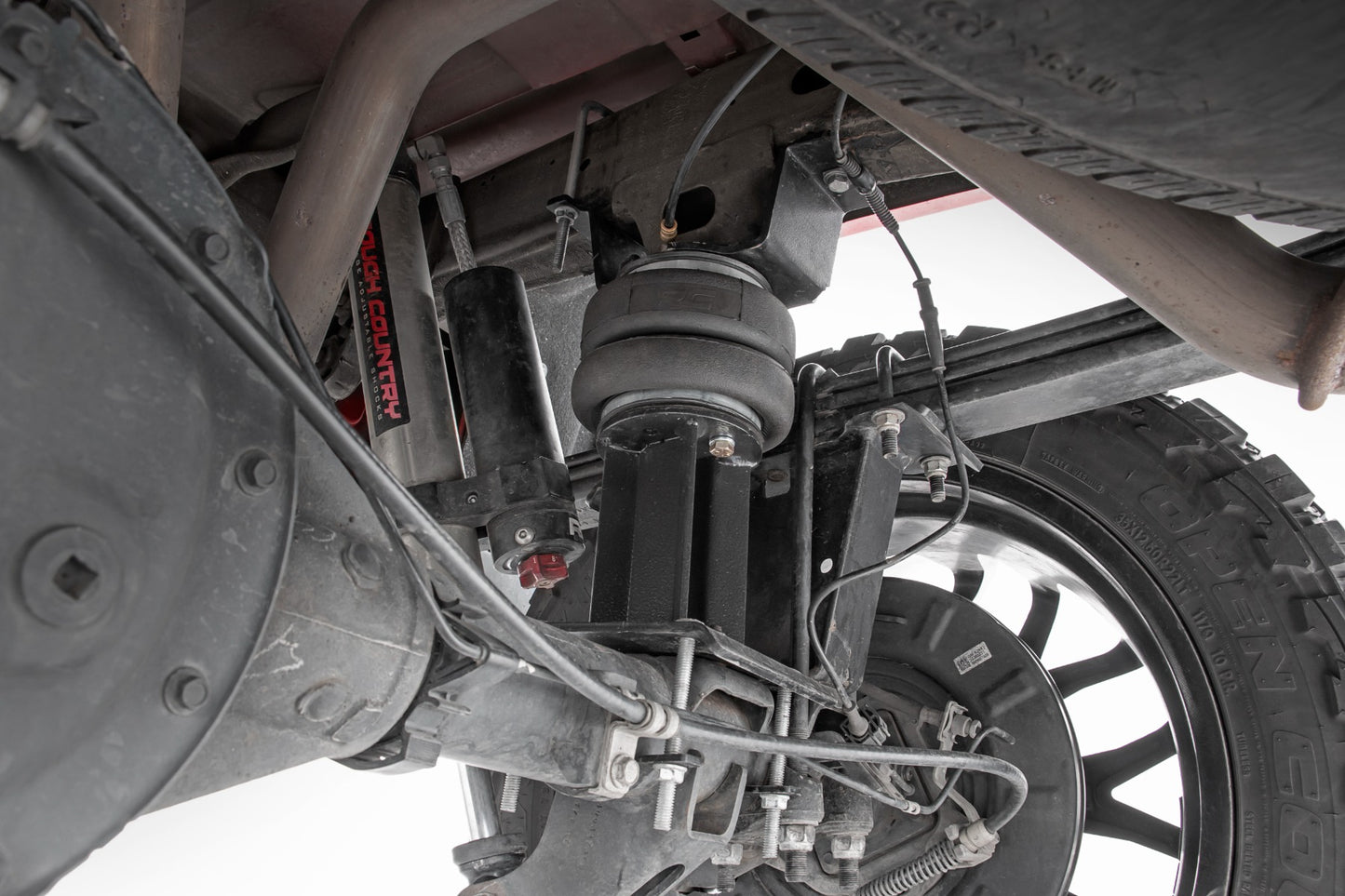 Air Spring Kit | 6-7.5 Inch Lift Kit | Chevrolet Silverado/GMC Sierra 1500 | 2007-2018 | Rough Country | 100056