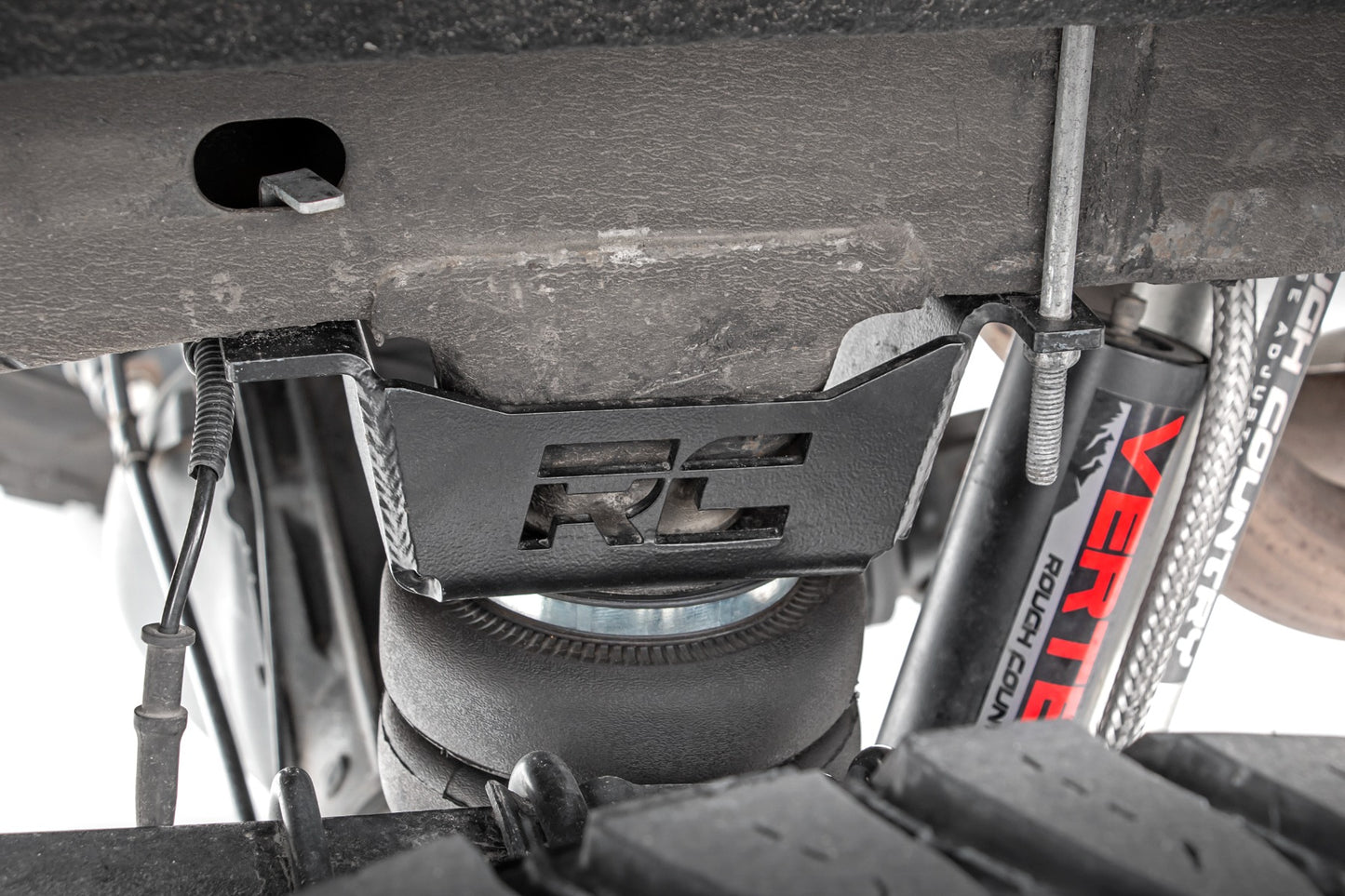 Air Spring Kit w/compressor | 6-7.5 Inch Lift Kit | Chevrolet Silverado/GMC Sierra 1500 | 2007-2018 | Rough Country | 100056C