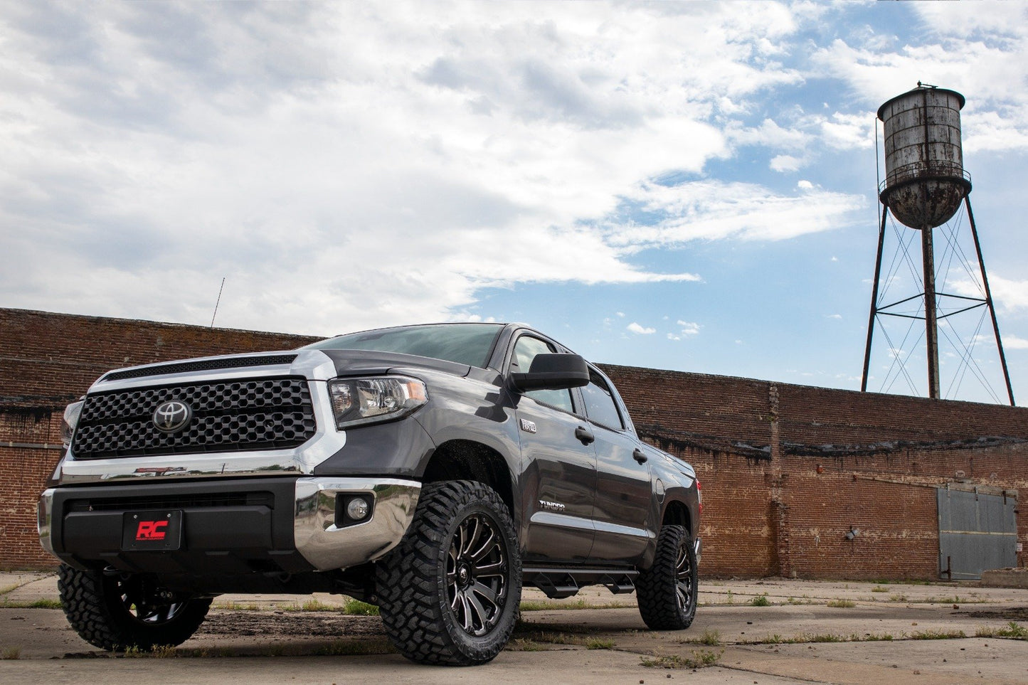 M1 Loaded Strut Pair | Monotube | 3.5in | Toyota Tundra 4WD | 2007-2021 | Rough Country | 502081