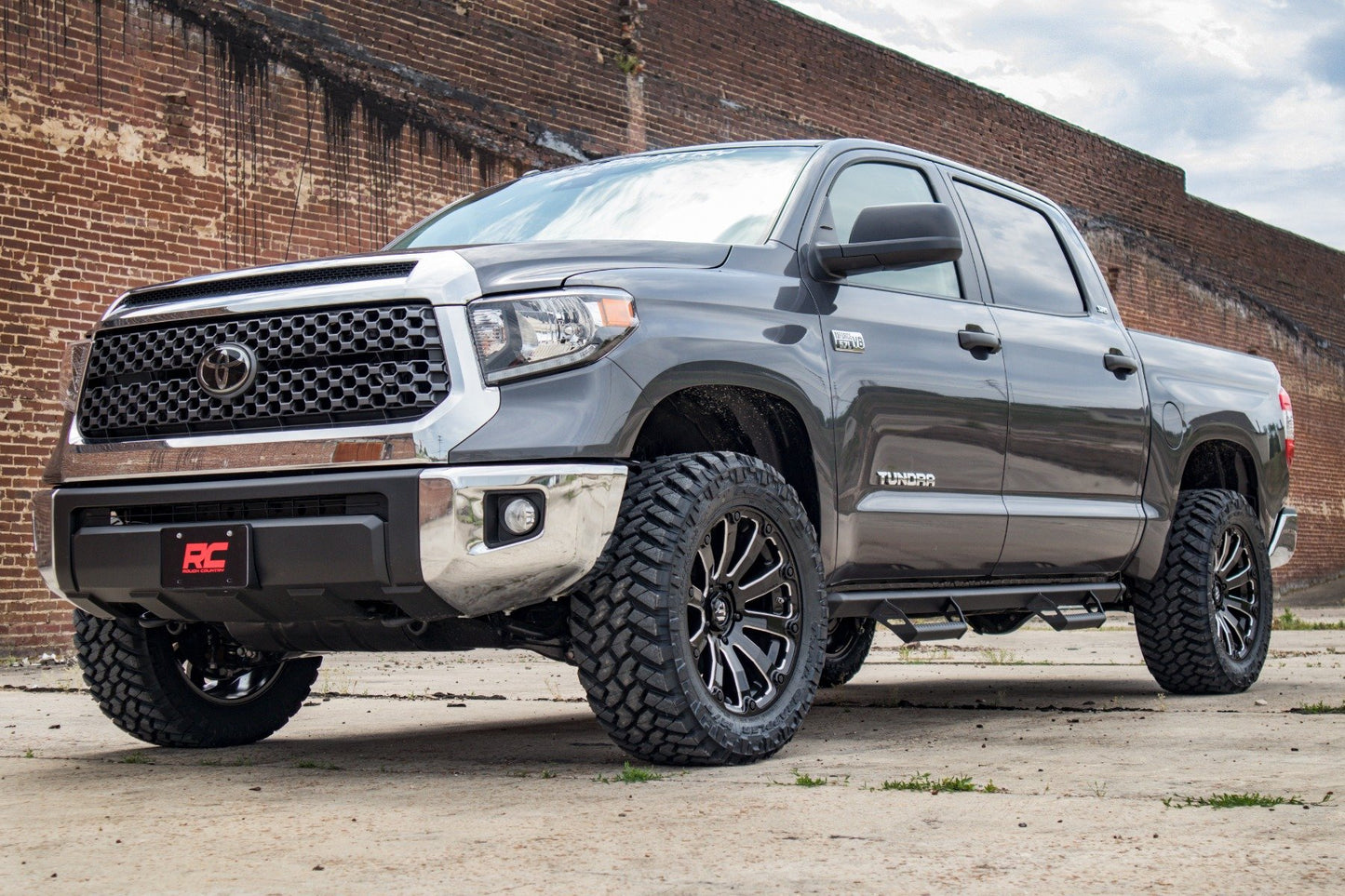 M1 Loaded Strut Pair | Monotube | 3.5in | Toyota Tundra 4WD | 2007-2021 | Rough Country | 502081