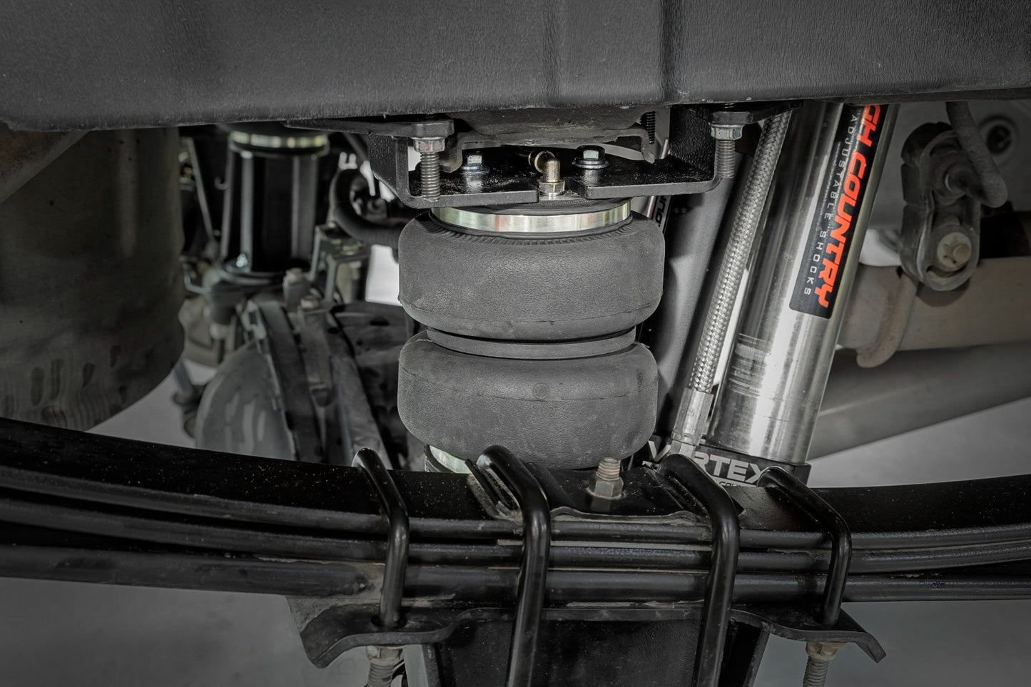 Air Spring Kit w/compressor | Chevrolet Silverado/GMC Sierra 1500 | 2019-2022 | Rough Country | 10011C