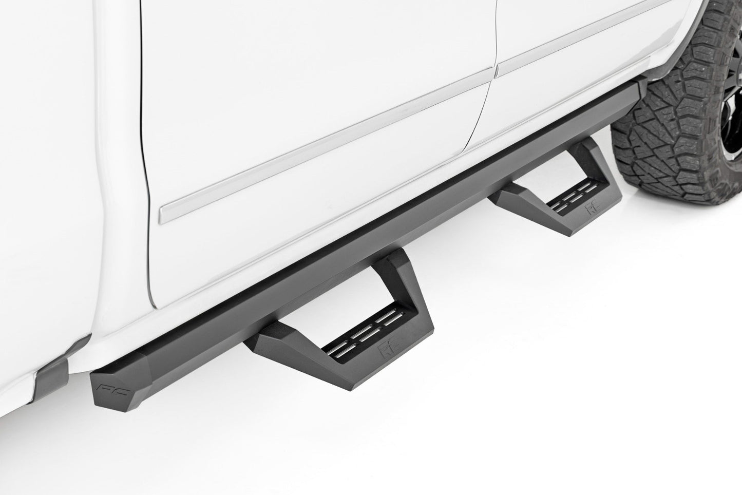 SRX2 Adj Aluminum Step | Crew Cab | Chevrolet Silverado/GMC Sierra 1500/2500HD/3500HD | 2007-2018 | Rough Country | 11009A