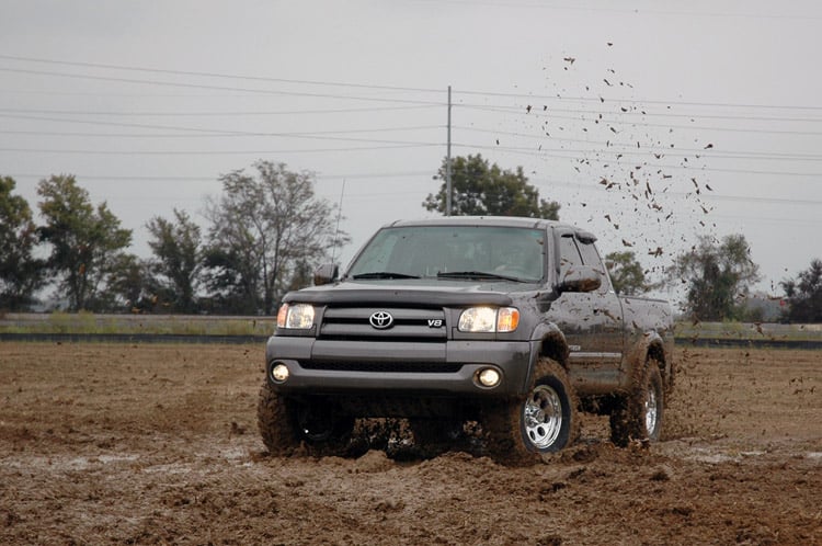 2.5 Inch Lift Kit | N3 Struts | Toyota Tundra 2WD/4WD | 2000-2006 | Rough Country | 75031